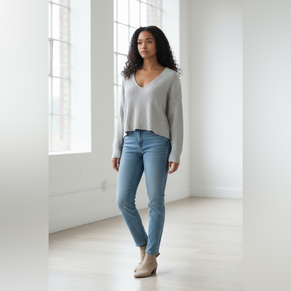 Abound Gray Ribbed Knit V-Neck Sweater NWT Size M Soft Cotton Blend
